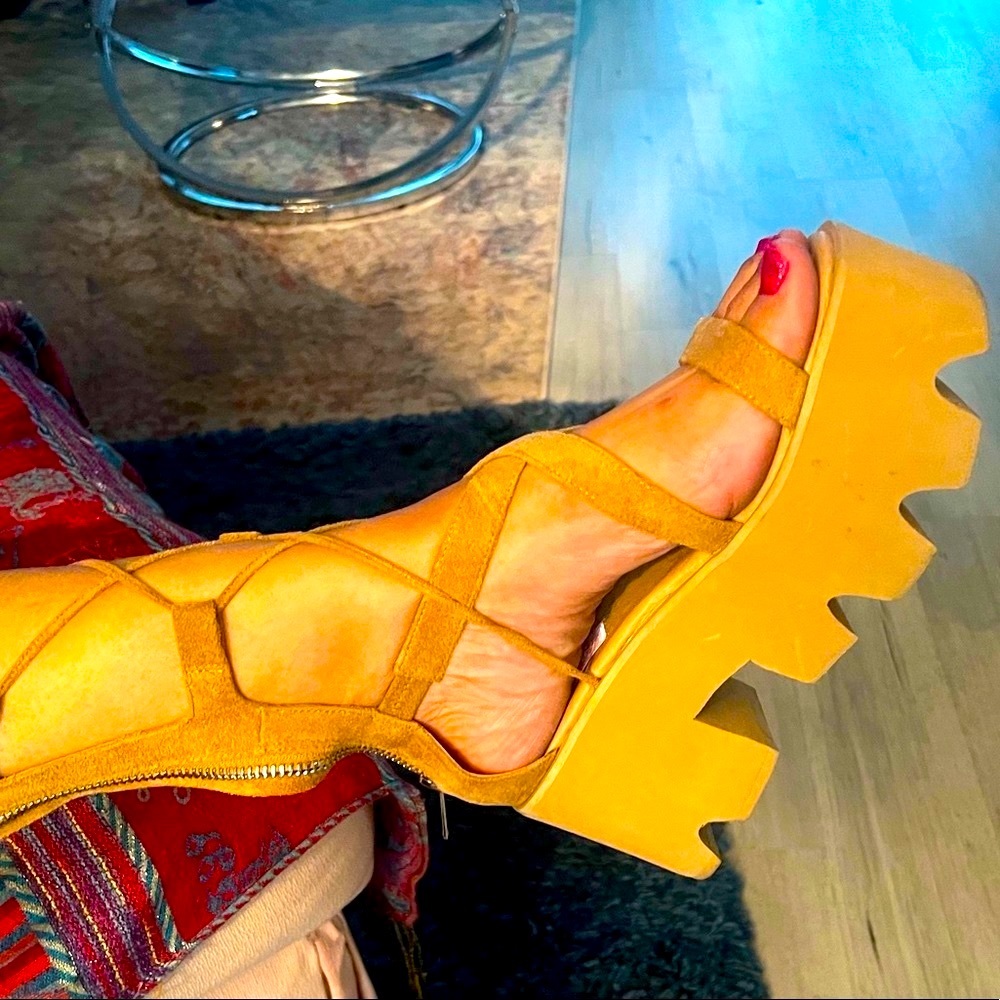 🌹PRICE FIRM! SUGARBABY Sexy Tie Up  Suede Leather  3” Platforms Size 7M!